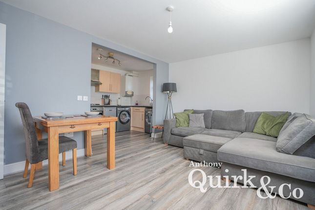 Flat Flat 1, 165, Kiln Road, Benfleet photo 4