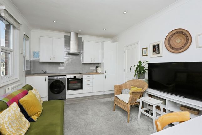 Flat 6, Saxon Court, 43-51, Ceylon Place, Eastbourne photo 4