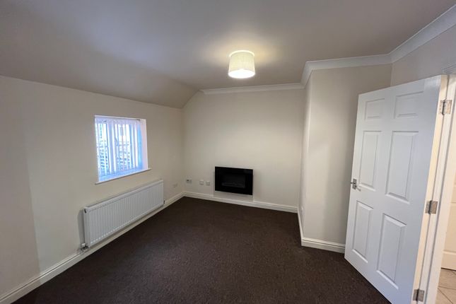 Flat to rent in Church Street, Atherstone