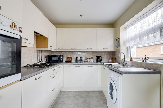 91 Greenacres, Nottingham photo 3