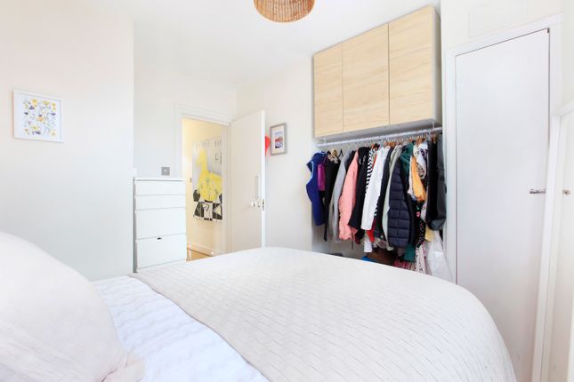 Flat for sale in Caistor Mews, Balham, London