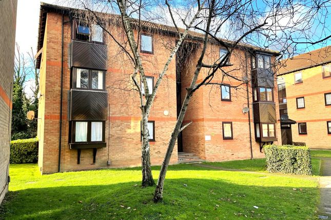 Thumbnail Flat for sale in Rushdon Close, Gidea Park, Romford