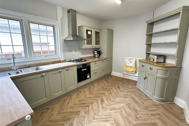47, High Road North, Basildon photo 2