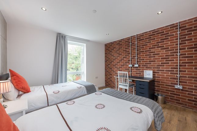 Flat to rent in Station Road, Watford