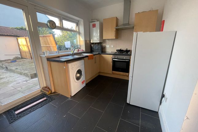 Flat to rent in Green Lane, Ilford