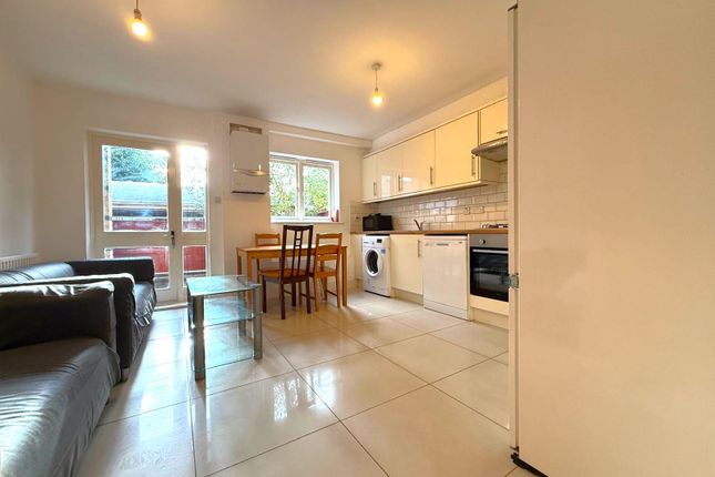 8, Ferry Street, London photo 3