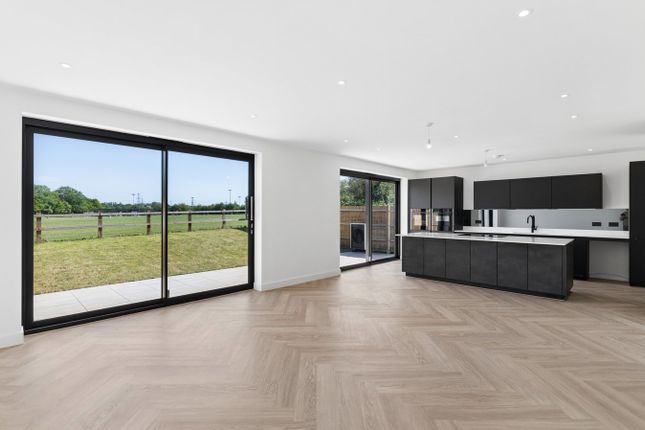 Oak View, Kingsoak, Hitchin photo 2