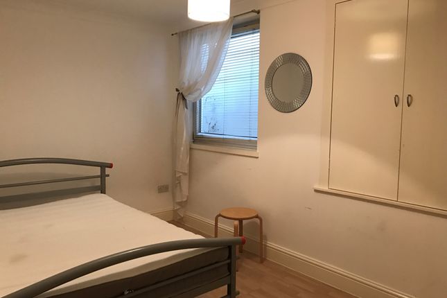 Flat 1, 363, Garratt Lane, London photo 5