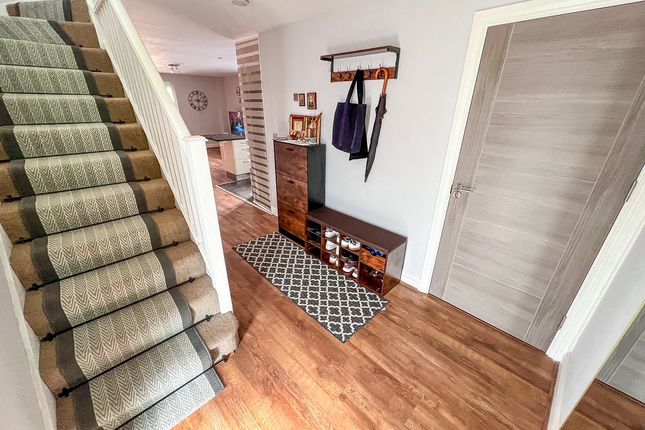 Chandlers Close, West Molesey photo 3