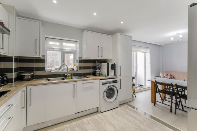 47, Yardley Lane, London photo 4