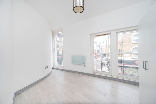 Alvington Crescent, Dalston photo 4