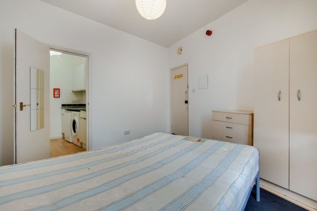 Room to rent in Campdale Road, London