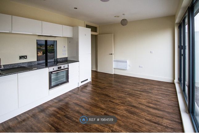 Flat to rent in Lewis Street, Cardiff CF11