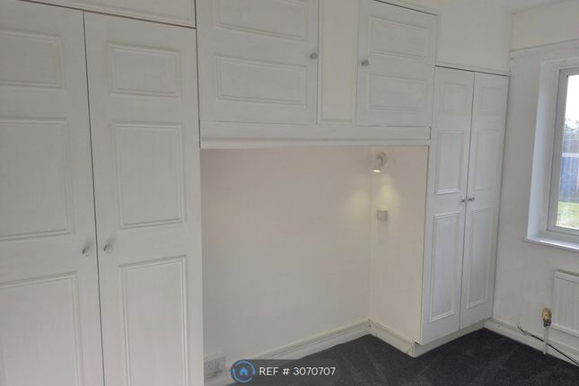 Flat, Tomlins Court South Norwood Hill, London photo 5