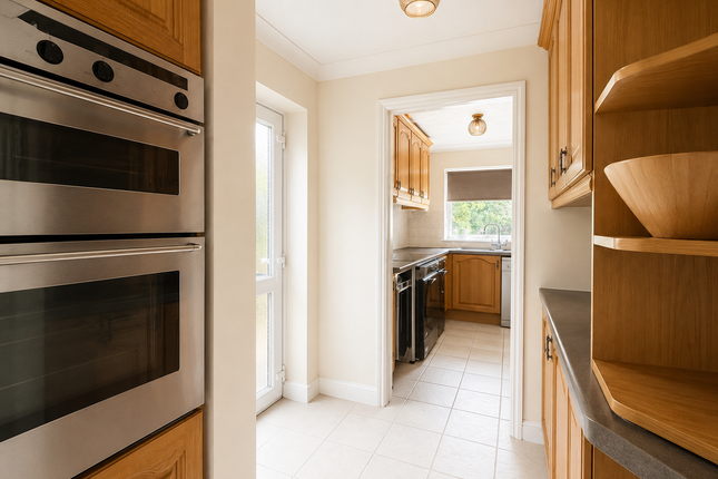 14 Colchester Way, Bedford photo 4