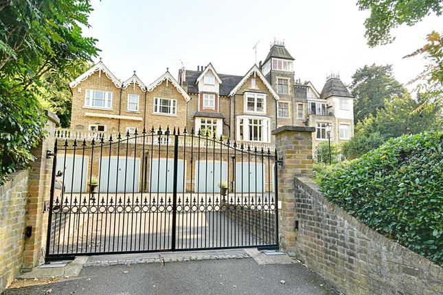 Thumbnail Flat for sale in Mangrove Road, Hertford