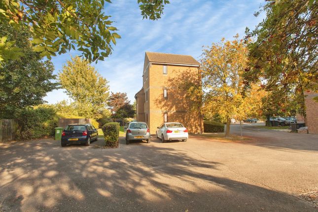 86, Lucerne Close, Cambridge photo 2