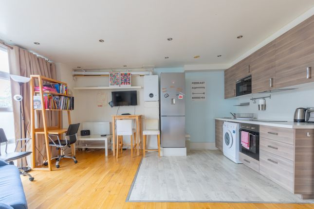 Thumbnail Studio to rent in Gilbert Road, London SE11. All Bills Included. (Lndn-Dry881)
