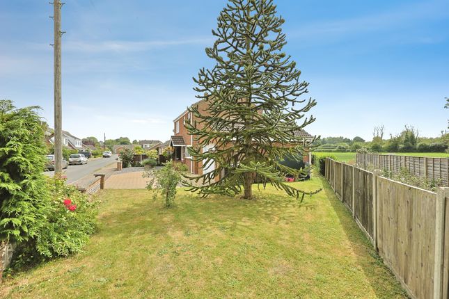 11, Gregs Close, Dereham photo 2