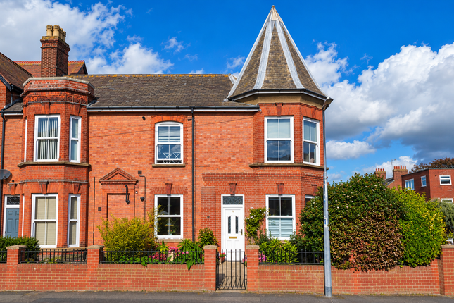 2-bed flat on Flat 1, 16 Cobbold Road, Felixstowe, £245,000