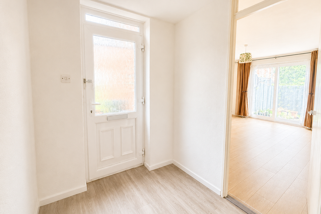 34, Basildon photo 3