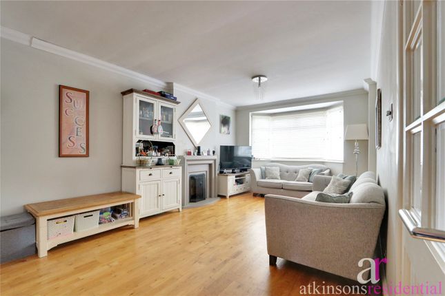 9, Layard Road, Middlesex photo 2