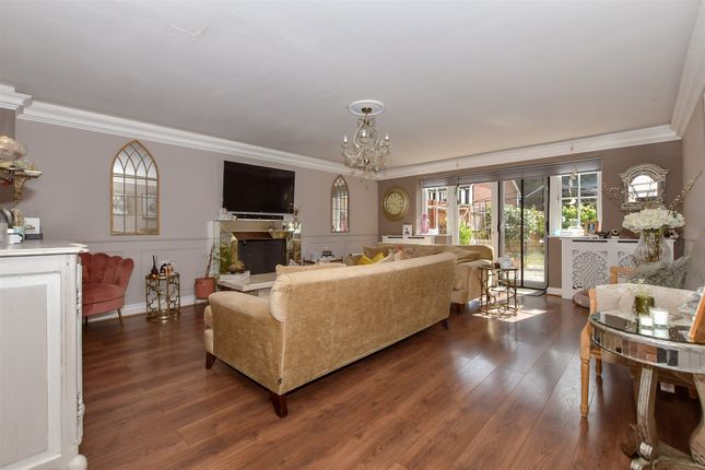 4-bed detached on Hillside, London Road, Sevenoaks, £750,000