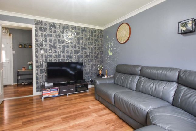 32 Allinson Close, Leicester photo 2