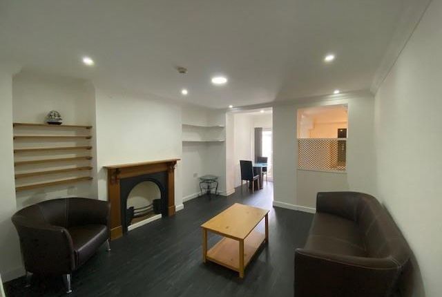 Living Room.Jpg