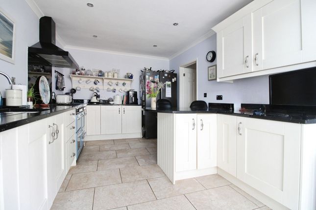 69 Pavenhill, Swindon photo 2