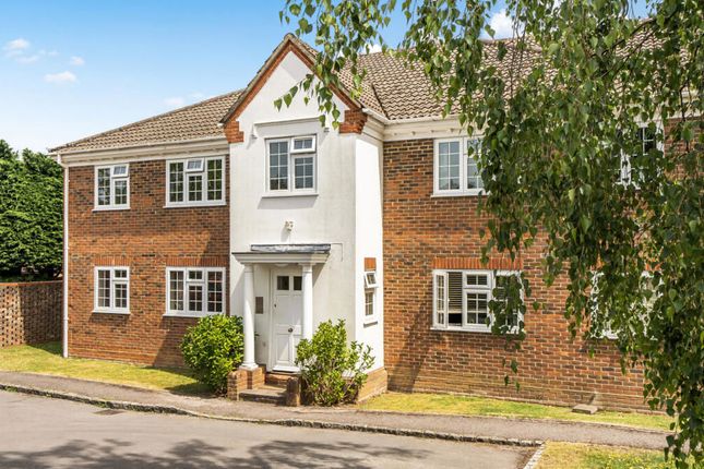 1-bed flat on 41, Alsford Close, Lightwater, £120,000
