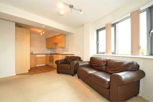 Studio flat on Flat 22, Half Moon Court, 301, London Road, Croydon, £1,300/mo