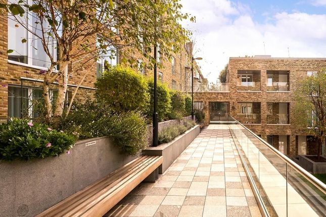 Flat 20-42, Atelier Apartments, London photo 4
