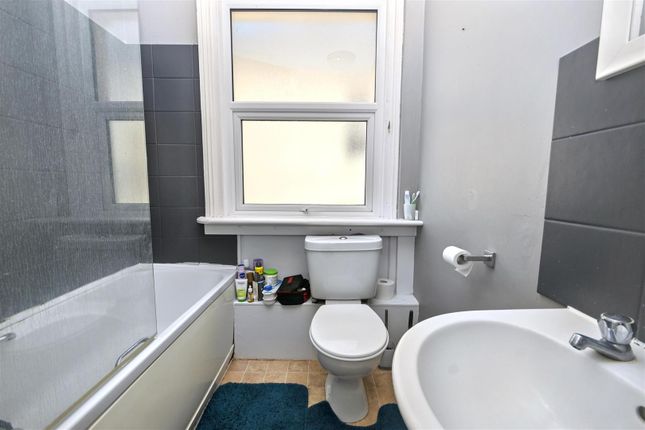 Flat 4, 9, Upperton Gardens, Eastbourne photo 4