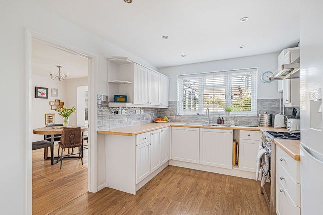 26 Delamere Drive, Swindon photo 4