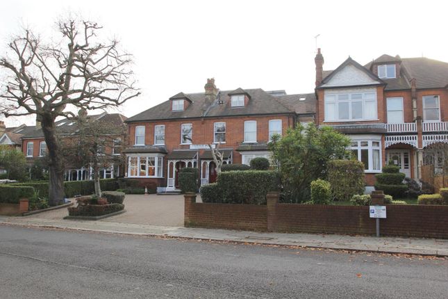Hotel/guest house to let in Torrington Park, North Finchley, London