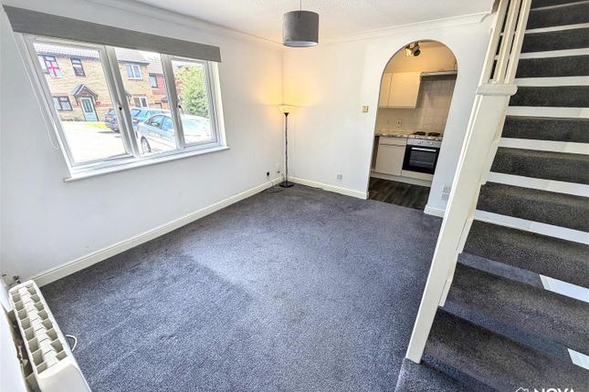 16, Gilderdale, Luton photo 2