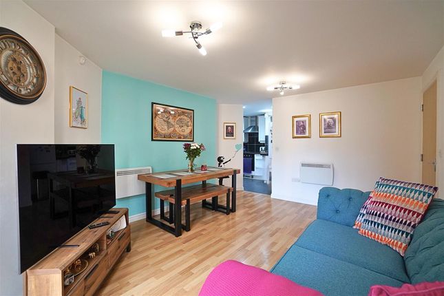 Flat 239, Berberis House, High Street, Feltham photo 4