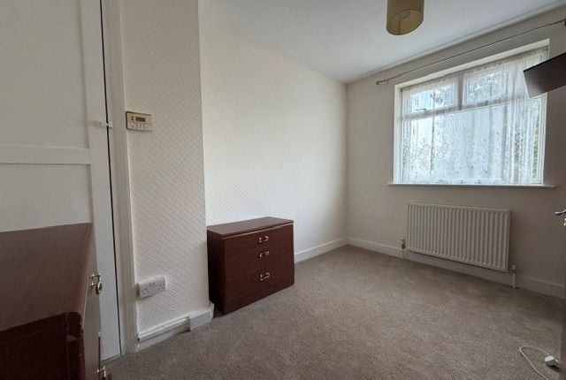 54, Luton photo 2