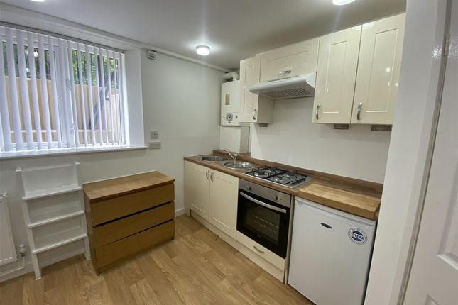 Flat to rent in Skipton Road, Utley, Keighley