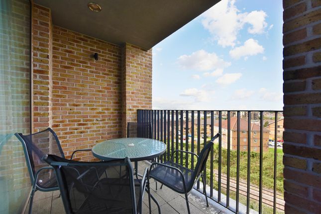 Flat 18, 10, Oberman Road, London photo 3