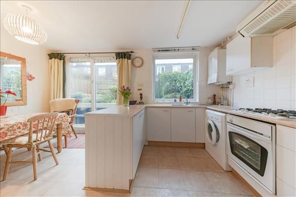 83, Arabella Drive, London photo 4