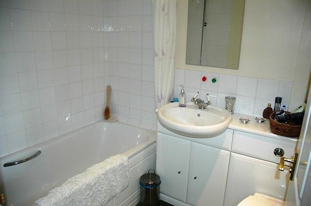16 Hill Court, Ballfield Road, Godalming photo 3