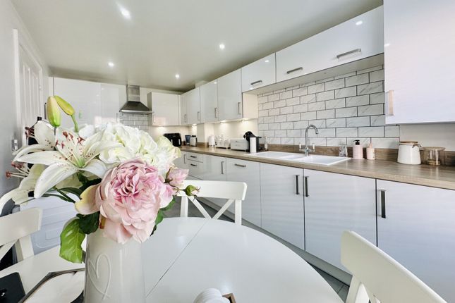 23, Poulter Place, Fleet photo 4