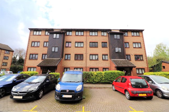 Thumbnail Flat for sale in Cricketers Close, Erith