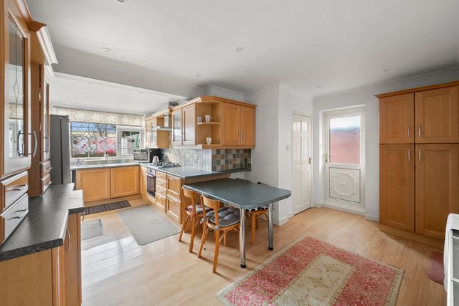 39, Doncaster Drive, Northolt photo 4