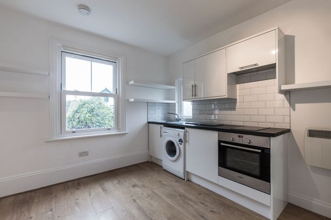 Flat 6 121 Uxbridge Road, London photo 3