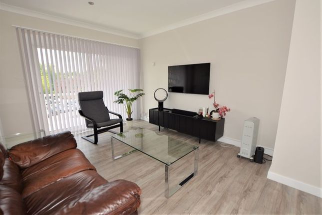 Flat for sale in Burkes Road, Beaconsfield