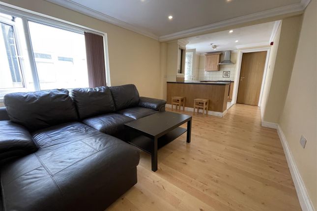 1-bed flat on Flat 2, 161, Richmond Road, Cardiff, £825/mo
