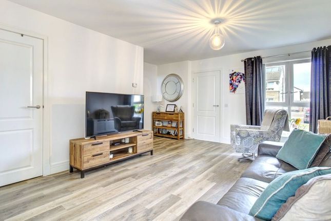 17, Castlegate Avenue, Dumbarton photo 3